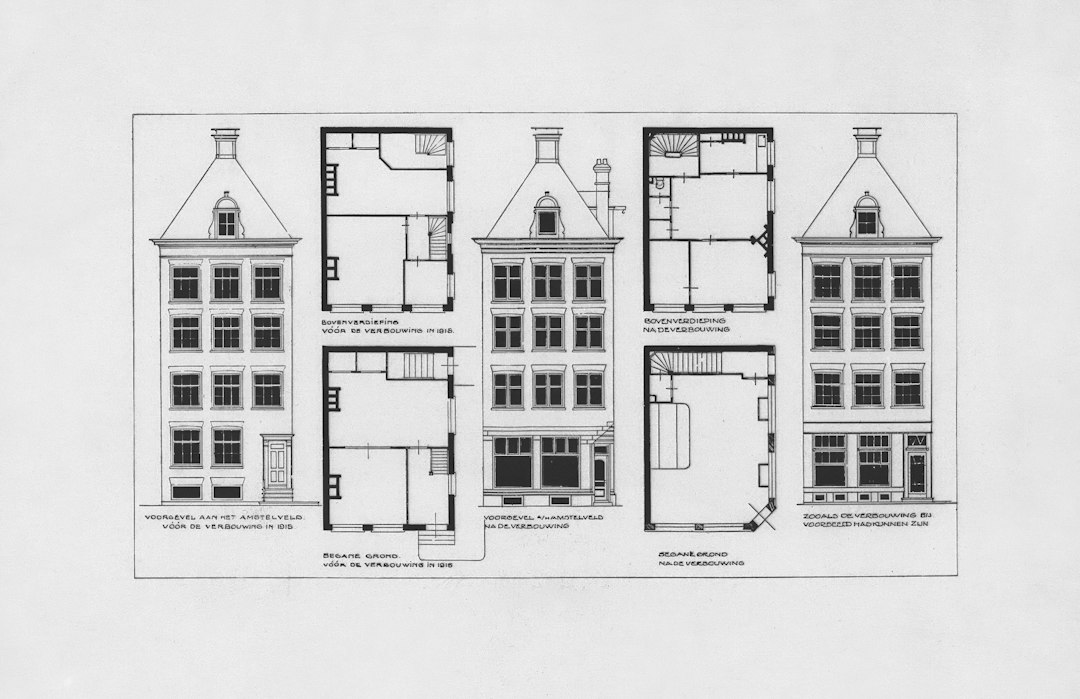 Titel: Verbouwing van een woonhuis. Beschrijving: gevel/plattegronden